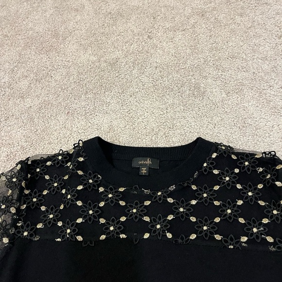 OntWelfth Blouse with Sheer Sleeves - Picture 5 of 7